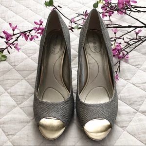 Bandolino peep toe glitter heels